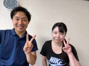client and trainer 300x225 - 腰痛改善＆体脂肪−5％達成されたお客様